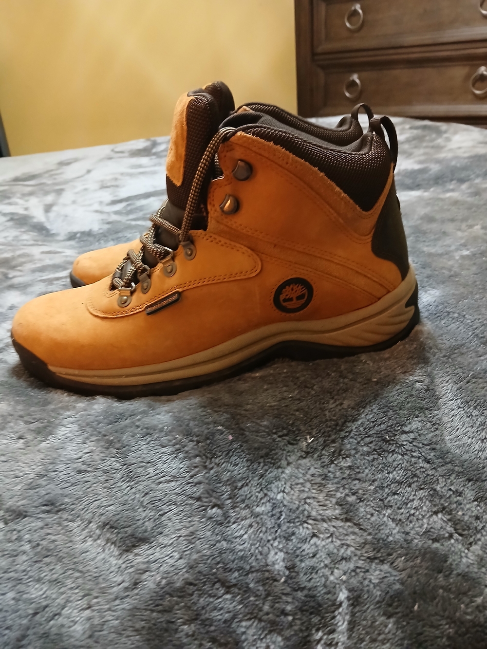 Timberland Men's Lace-Up Boots in Wheat and Dark Brown